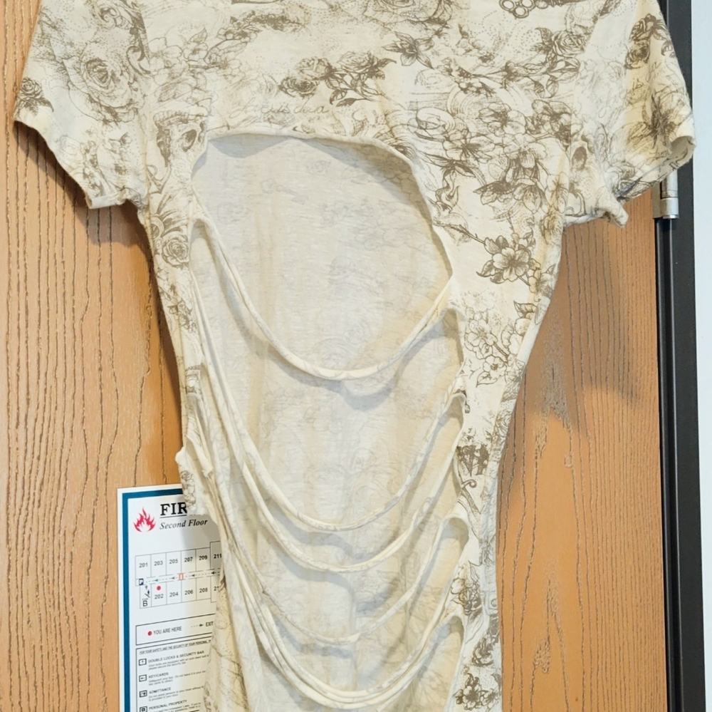 Stylish RVCA Top - Picture 2 of 5